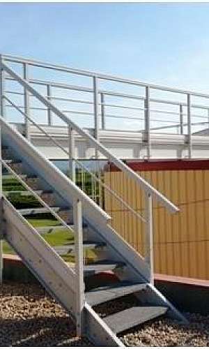 Passarela de acesso em PRFV Passarela de acesso em PRFV